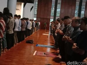 Cegah Corona, Begini Cara Masjid Salman ITB Gelar Salat Berjemaah