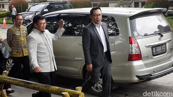 Bareng Ridwan Kamil, Aa Gym Pantau Kasus Corona di Bandung