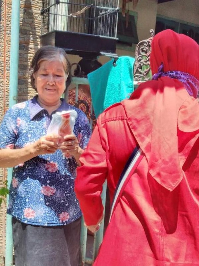 Upaya pencegahan wabah corona di Surabaya dilakukan semua elemen masyarakat. Termasuk PDIP Surabaya dengan menggeber program Suroboyo Wani Sehat.