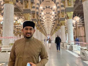 Jadi Rindu Mekah! Ustaz Al Habsyi Perlihatkan Pergantian Kiswah Kabah