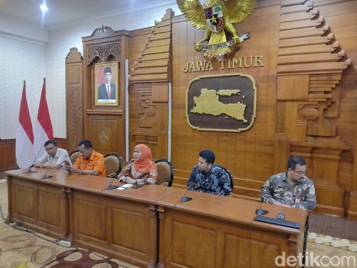 Pasien positif corona di Jatim bertambah satu orang. Menanggapi hal itu, Pemprov Jatim menambah rumah sakit rujukan.