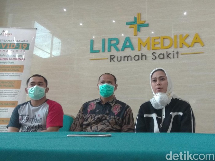 Bupati Karawang Cellica lakukan tes swab Corona