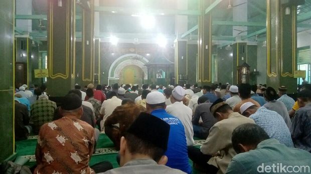 Suasana Salat Jumat di Masjid Jami' Purworejo Siang Ini