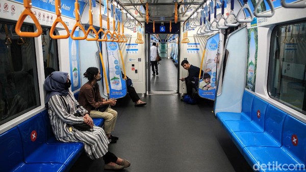 MRT Jakarta Terapkan Social Distancing