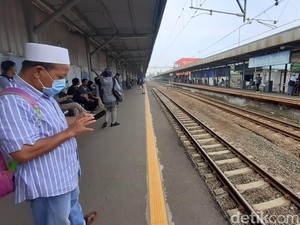 Menhub Tegaskan KRL Harus Tetap Buka saat PSBB, Ini Alasannya