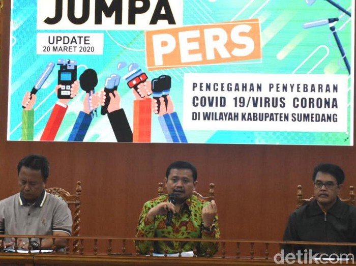 Bupati Sumedang Dony Ahmad Munir