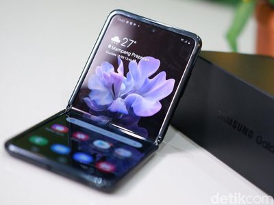 Unboxing Ponsel Layar Lipat Samsung Harga Rp 21,8 Juta