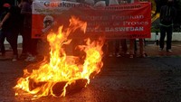 Aksi ini merupakan Jilid ke-16 yang digelar di depan Kejaksaan Agung Jakarta terkait kasus Bengkulu atau sarang walet yang melibatkan penyidik KPK Novel Baswedan yang dinilai masih belum ada kejelasan hukumnya hingga saat ini. Foto: dok. GAI