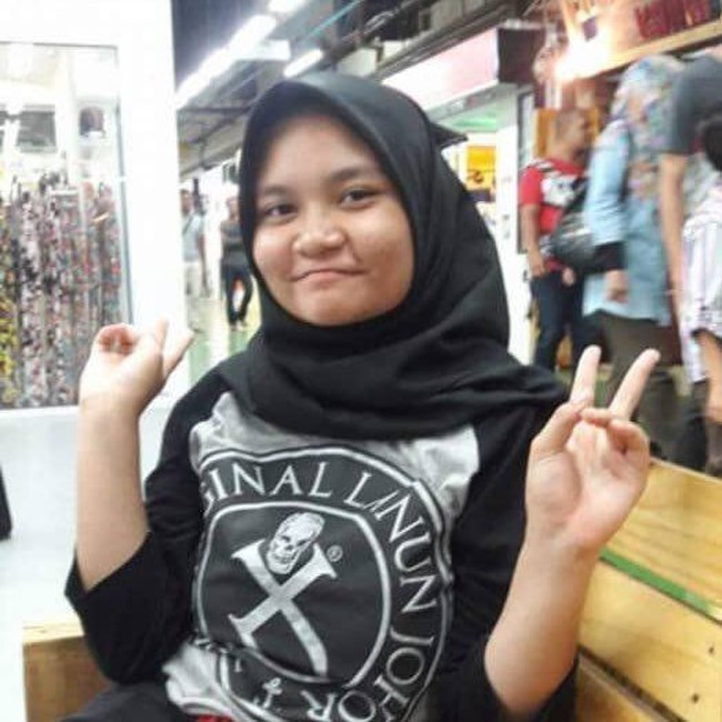 Pada postingan itu, wanita yang akrab disapa Qis ini berbagi dua foto yang memaparkan dirinya pada usia 12 tahun, dan penampilannya kini yang berusia 19 tahun. Perubahan wajah Qis itu pun mencuri perhatian. Foto: Twitter