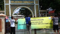 Masjid Agung Sunda Kelapa meniadakan salat Jumat selama dua pekan.