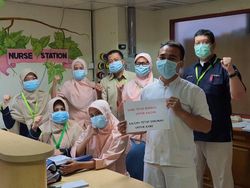 Ganbatte! Foto Medsos Perjuangan Dokter Kampanye Stay At Work