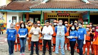 Berbagai insiatif telah dilakukan, seperti pemeriksaan suhu tubuh, penempatan hand sanitizer, dan pemberlakukan social distancing di lift. Jamkrindo juga menyelenggarakan Health Talk menghadirkan dokter, penempatan banner edukasi mengenai kewaspadaan terhadap virus corona, serta penyemprotan disinfektan secara berkala. Foto: dok. Jamkrindo