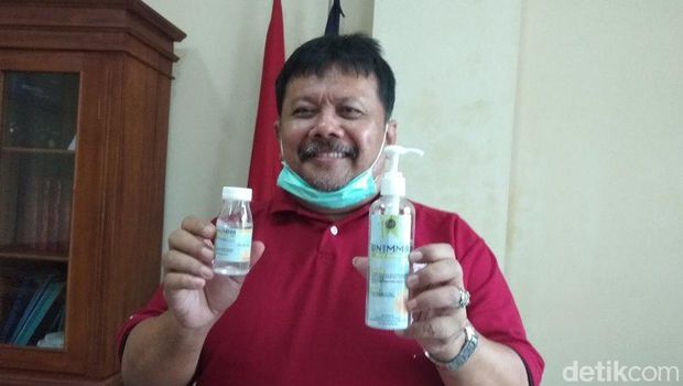 UMM Bagi-bagi Ratusan Hand Sanitizer Bikinan Mahasiswa