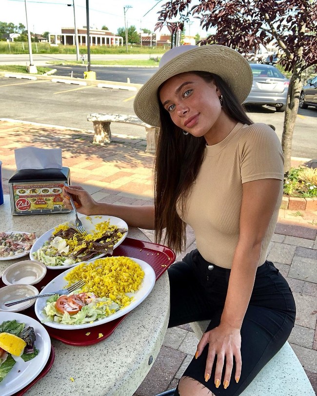 Lana Rhoades sendiri dikenal sebagai bintang Pornhub. Dia terjun ke industri film dewasa pada 2016.  Foto: dok. Instagram