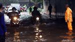 Kolong Semanggi Tergenang, Sejumlah Sepeda Motor Mogok