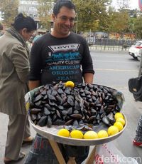 Ini Midye Dolma, Kerang Remis Isi Nasi Berempah yang Khas dari Turki
