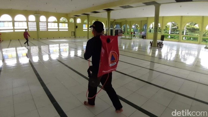 Masjid dan Pesantren Disterilisasi Cegah Corona