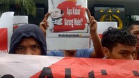 Dalam aksinya para unjuk rasa menutup sebagian jalan Bulungan menuju Blok M. Aksi demo sempat ricuh tatkala para pendemo memaksa untuk masuk ke dalam Kejaksaan agung untuk menyampaikan aspirasi mereka. Foto: dok. GAI