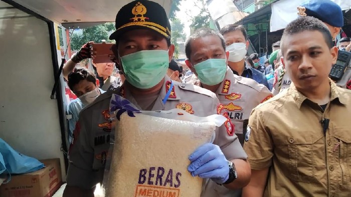 Kapolda Metro Jaya Irjen Nana Sudjana Cek Pangan di Pasar Palmerah