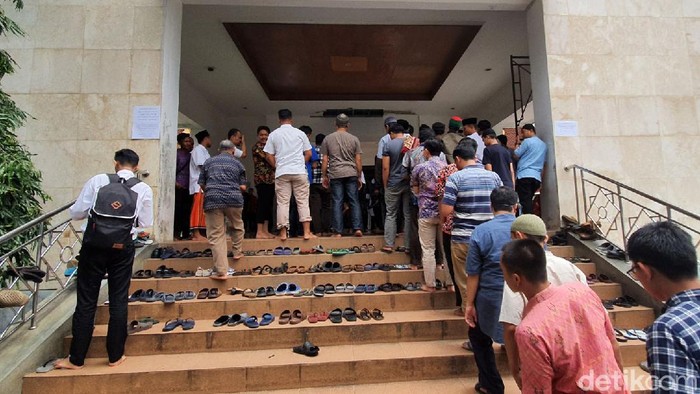 Apakah Tetap Membaca Doa Masuk Masjid Meski Iqamah Sudah Dimulai?