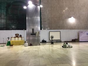 Begini Suasana Masjid Istiqlal Siang Ini yang Tak Gelar Salat Jumat