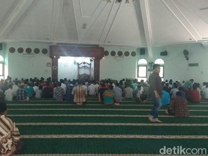 Masjid Agung An-Nuur Magelang Tetap Jumatan, Bupati Ikut Hadir