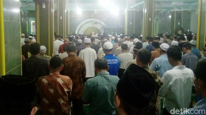 Suasana Salat Jumat di Masjid Jami Purworejo, Jumat (20/3/2020).