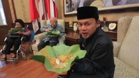 Pria kelahiran 17 Desember 1972 ini dikenal sebagai sosok ramah yang sering berbaur dengan masyarakat. Sejak awal kepemimpinannya, Arya Bima punya banyak momen kulineran bersama masyarakat Bogor. Foto: instagram @aryabimasugiarto