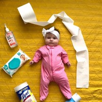 Tema tersebut pun umumnya menampilkan para bayi dengan perlengkapan bayi sekaligus produk-produk yang banyak diborong selama virus Corona mewabah. Foto: Instagram @andreamlucas