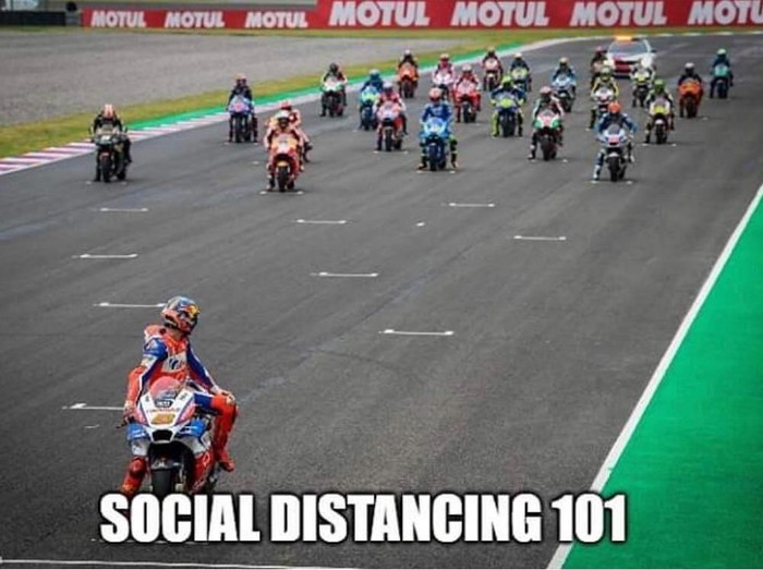 Meme social distancing