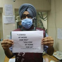 Tanpa adanya tenaga medis dan perlengkapan kesehatan yang memadai, manusia bisa kalah melawan pertempuran dengan virus penyebab penyakit pernapasan COVID-19 ini. Satu hal sederhana yang bisa dilakukan untuk membantu mereka adalah dengan isolasi diri atau tinggal di rumah. Foto: Bored Panda/Twitter