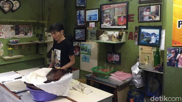 Kres! Empuknya Cakwe Legendaris di Gang Sempit Pasar Baru