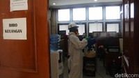 Mulai hari ini seluruh karyawan KPU bekerja dari rumah.  Hal itu juga untuk mengantisipasi penyebaran virus corona.