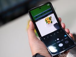 Unboxing Ponsel Layar Lipat Samsung Harga Rp 21,8 Juta