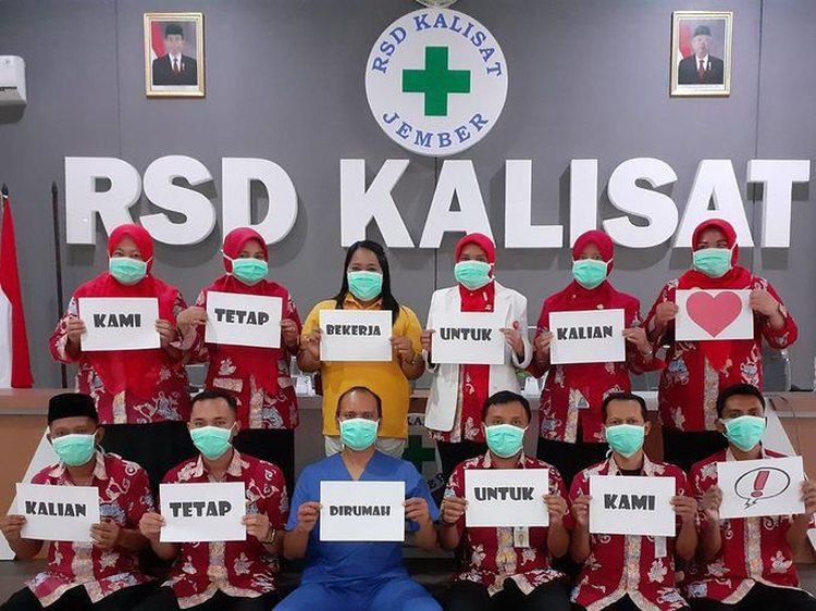 Ganbatte! Foto Medsos Perjuangan Dokter Kampanye Stay At Work