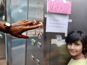 Anak-anak di India, Taruh Tusuk Gigi di Lift Untuk Cegah Virus Corona