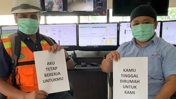 Aksi pegawai PT Pelindo II yang tetap bekerja di pelabuhan (erickthohir/Instagram)