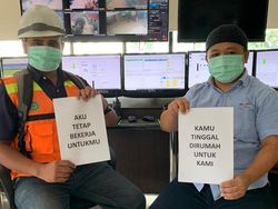 Foto Aksi Pegawai BUMN Stay At Work Saat Wabah Corona