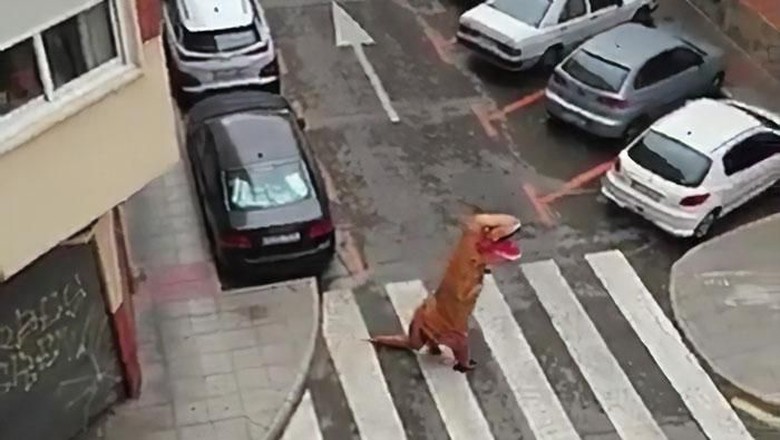 pria kostum T-Rex pria kostum T-Rex