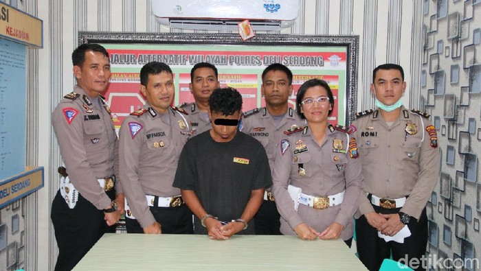 Polresta Deli Serdang menangkap pria yang menabrak polantas saat akan mengamankan Natal 2019 (dok. Istimewa)