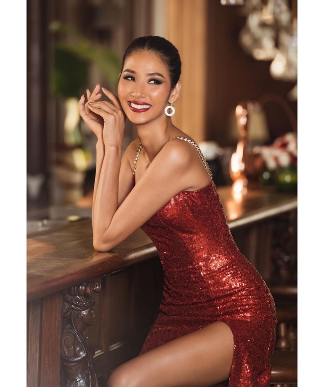 Inilah Mia Hoang yang juga dikenal dengan nama Hoang Thuy. Perempuan yang menyandang gelar Miss Universe Vietnam 2019 ini menjadi pembicaraan karena aksi dermawannya untuk membantu penanganan wabah virus corona. (Foto: Instagram/@hoangthuy_official)