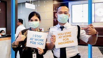 Teller dan satpam Bank BRI juga tetap bekerja sambil memakai masker (erickthohir/Instagram)