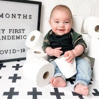 Hasilnya foto-foto pandemi pertama bayi tersebut terlihat gemas sekaligus unik. Foto: Instagram @aniserichard