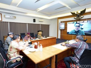 Bupati Anas Bahas Opsi Gerakkan Ekonomi di Tengah Wabah Corona