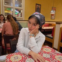 Dulu orang nggak melihat saya. Orang bully saya, minta duit, suruh pergi beli makanan. Penyebab kena bully ini karena penampilan saya, kata Qis seperti dilansir mStar. Foto: Twitter