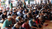 Seperti diketahui, Majelis Ulama Indonesia (MUI) mengeluarkan fatwa penundaan salat Jumat sementara dan digantikan menjadi salat dzuhur sebagai bentuk pencegahan virus corona (Covid-19).