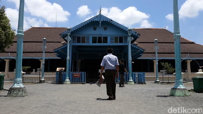 Suasana Salat Jumat di Masjid Agung Surakarta, Jumat (20/3/2020).