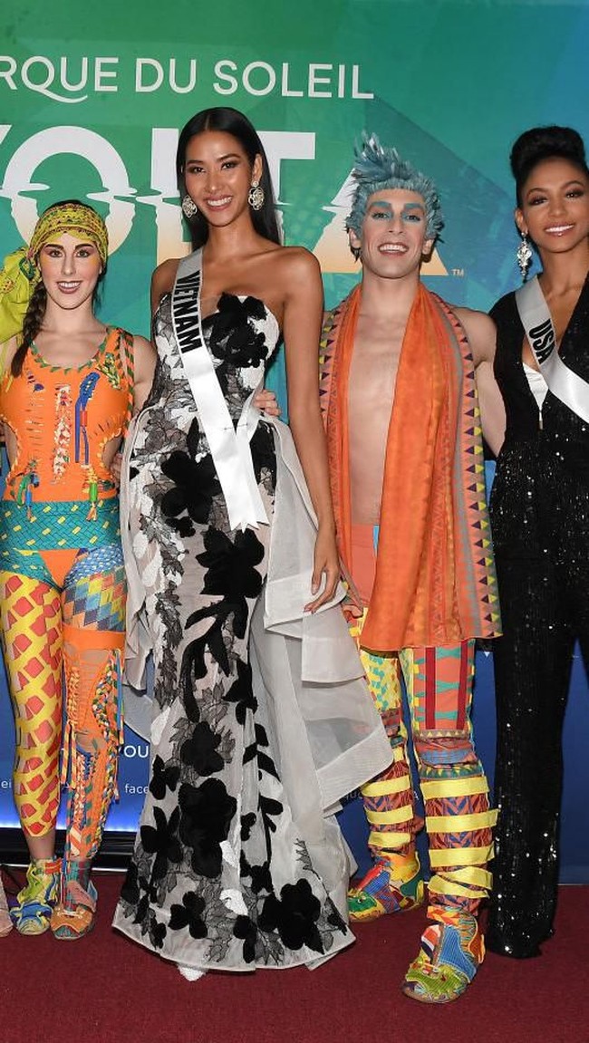 Penampilan Mia Hoang di salah satu rangkaian acara Miss Universe 2019. Perawakannya yang bak model dibungkus gaun hitam yang anggun. (Foto: Getty Images/Paras Griffin)