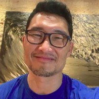 Aktor Korea-Amerika Daniel Dae Kim mengaku positif terjangkit virus Corona. Kemarin saya didiagnosa positif COVID-19, penyakit yang disebabkan oleh virus Corona. Tampaknya saya akan baik-baik saja, tetapi saya ingin berbagi pengalaman dengan harapan kalian merasa informasi ini informatif dan berguna. Semoga kalian semua tetap aman, tenang, dan sehat, demikian Daniel berbicara di video yang diunggahnya ke Instagram Jumat (20/3/2020). Foto: Daniel Dae Kim. Instagram