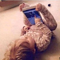 Godaan terbesar belajar di rumah adalah melepaskan gadget. Sulit untuk berhenti main hp meskipun dihimbau belajar di rumah. Foto: Istimewa